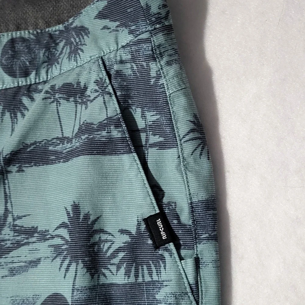 Rip Curl Mirage Boardwalks Board Shorts Mens 34 Hybrid Blue Tropical Beach - Picture 3 of 9